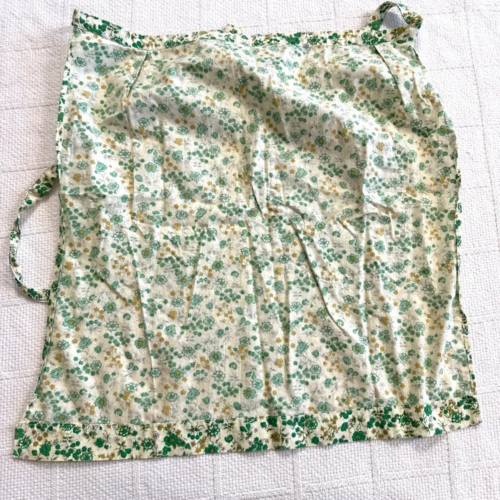 VTG‎ 70s Cottagecore Floral Apron Green Prairie Tie Waist Handmade